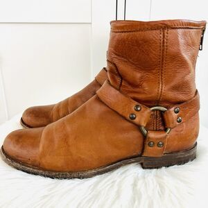 Gorgeous FRYE Phillip Cognac Brown Harness Antique Buckle & Harness Boots 8.5B